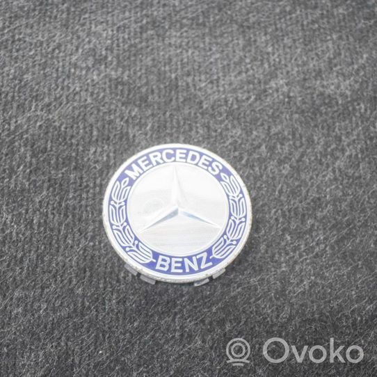 Mercedes-Benz A W176 Mozzo/copricerchi/borchia della ruota R12 A1714000125