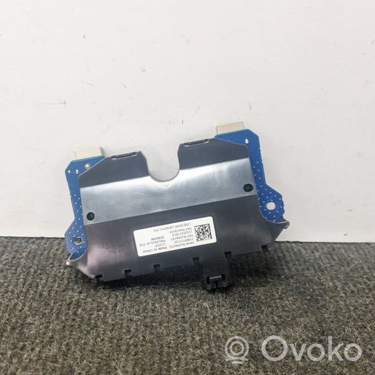 Tesla Model 3 Moduł / Sterownik USB 110203300A