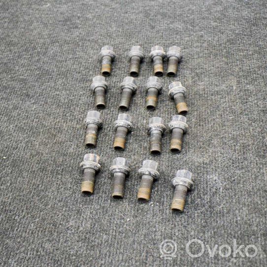 Mercedes-Benz A W176 Nuts/bolts 