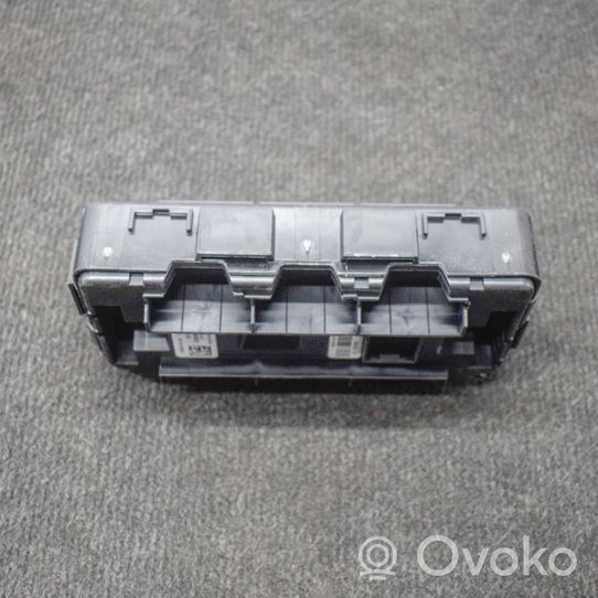 BMW 4 F32 F33 Set scatola dei fusibili 9389068