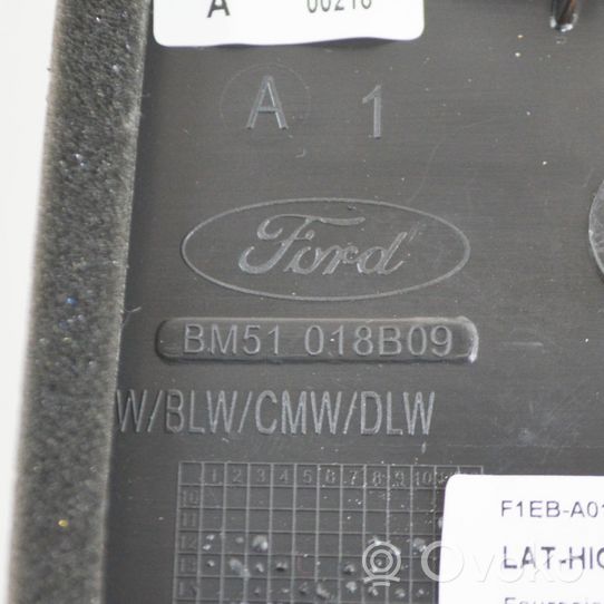 Ford Focus Kojelaudan tuuletussuuttimen suojalista F1EBA018B09DE