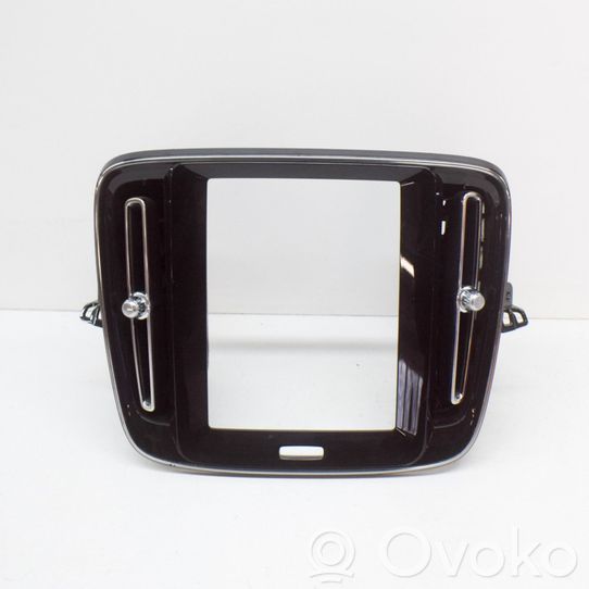 GTV106024 Volvo XC40 Radio/GPS head unit trim 32277960 31442628 Used