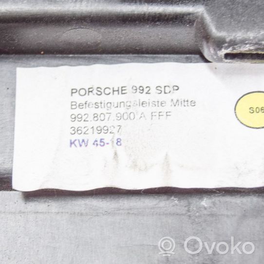 Porsche 911 992 Uchwyt / Mocowanie zderzaka tylnego 992807900A