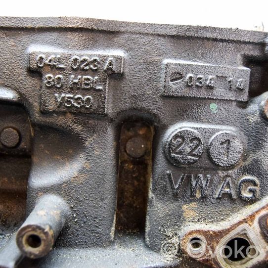 Volkswagen Golf VII Moottorin lohko 04L023A