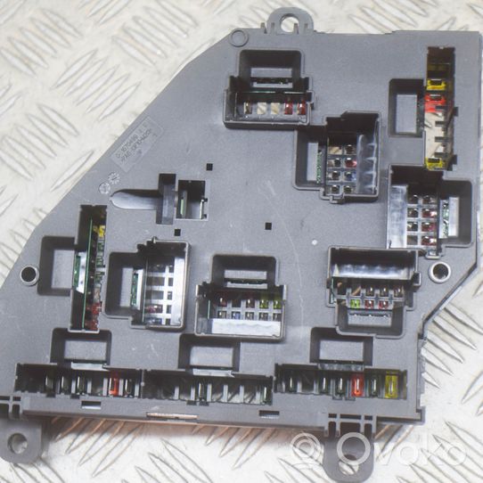 BMW 5 F10 F11 Rėlių montavimo blokas 9267980