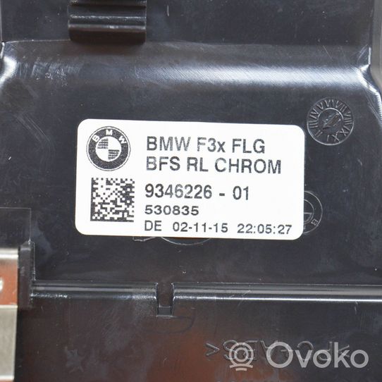 BMW 3 F30 F35 F31 Kojelaudan tuuletussuuttimen suojalista 9346226