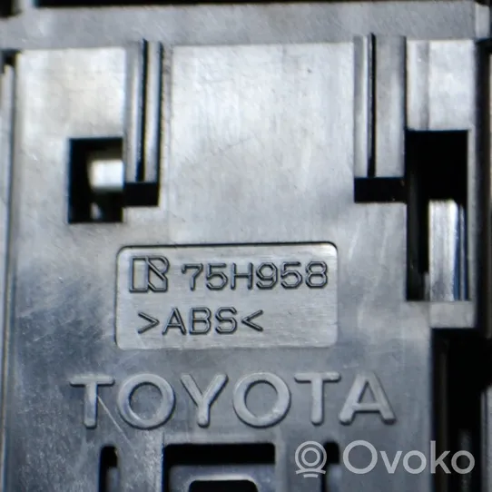 Toyota RAV 4 (XA40) Muut kytkimet/nupit/vaihtimet R75H958