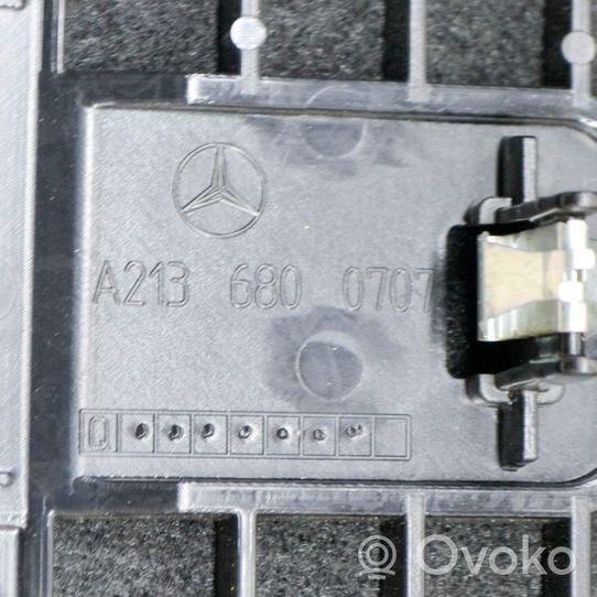 Mercedes-Benz E W213 Kojelaudan hansikaslokeron lista A2136800707