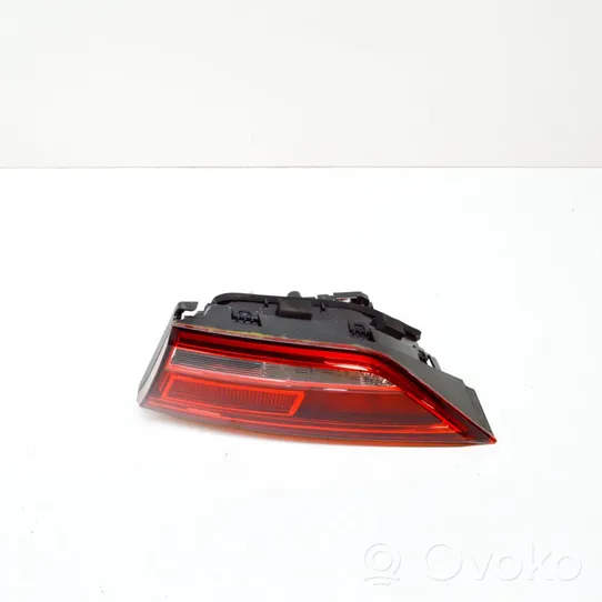 Audi A3 S3 8V Lampy tylnej klapy bagażnika 8V5945076