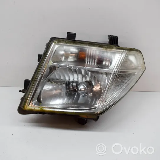 Nissan NP300 Lampa przednia 