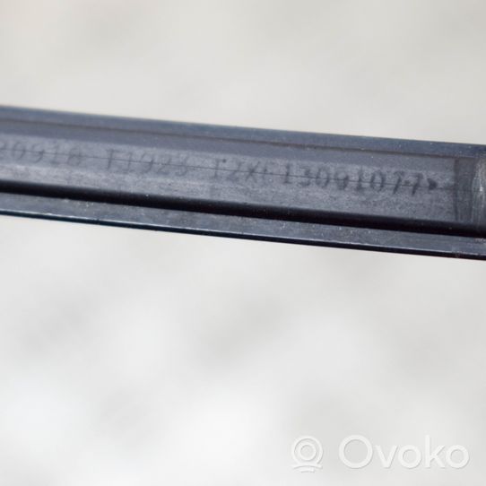 Volvo V40 Braccio della spazzola tergicristallo posteriore 13091077