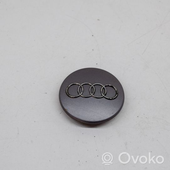 Audi A6 C7 Mozzo/copricerchi/borchia della ruota R12 8D0601170