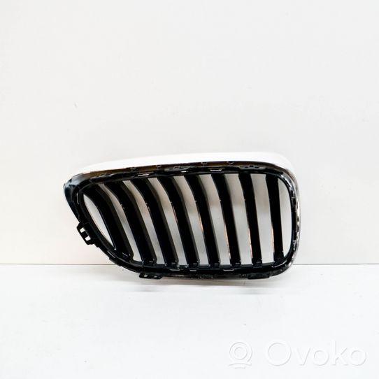 BMW 2 F22 F23 Grille inférieure de pare-chocs avant 7464483