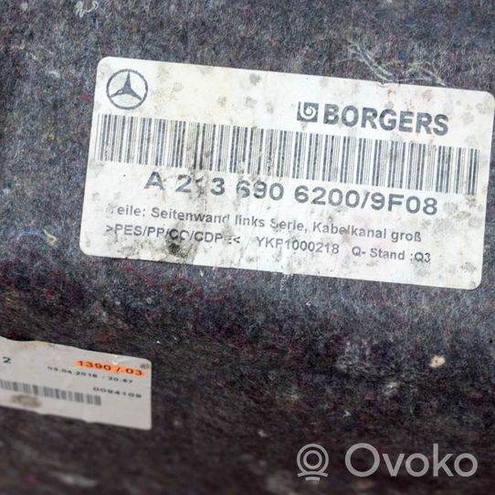 Mercedes-Benz E W213 Apatinis, bagažinės šono, apdailos skydas A2136906200