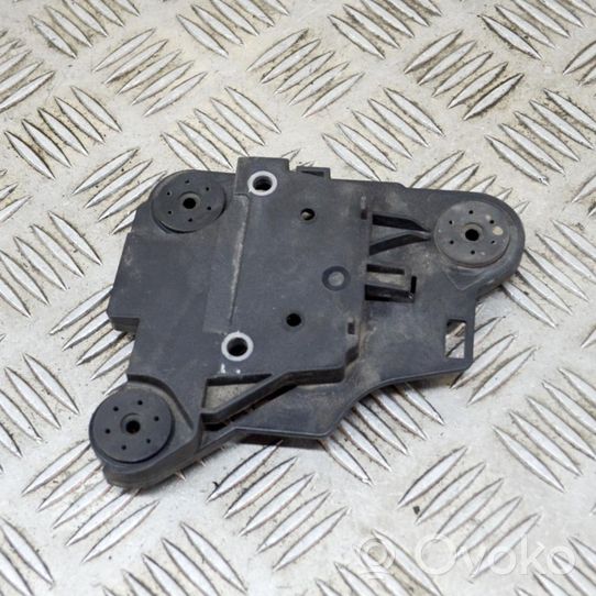 Audi A3 S3 8V ABS-pumpun kiinnike 5Q0614235