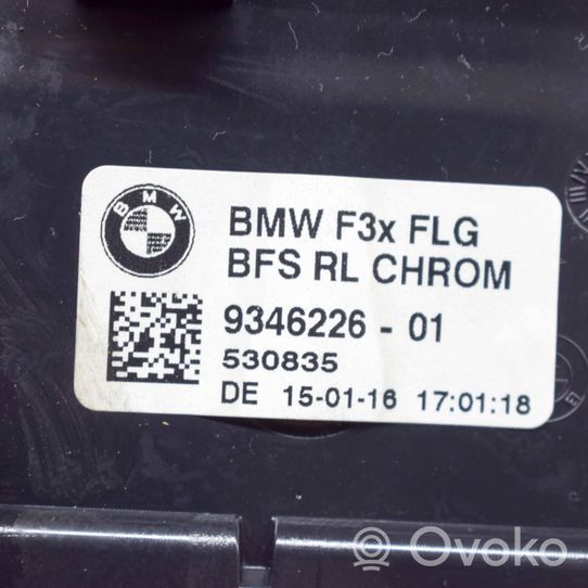 BMW 3 F30 F35 F31 Kojelaudan tuuletussuuttimen suojalista 9346226