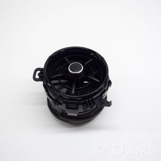 Toyota Yaris Dysze / Kratki nawiewu deski rozdzielczej 5556862280