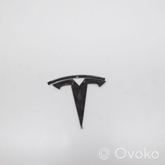 Tesla Model Y Logo, emblème de fabricant 