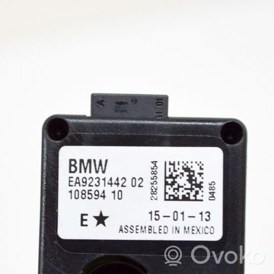 BMW 3 F30 F35 F31 Antenos stiprintuvas 10859410