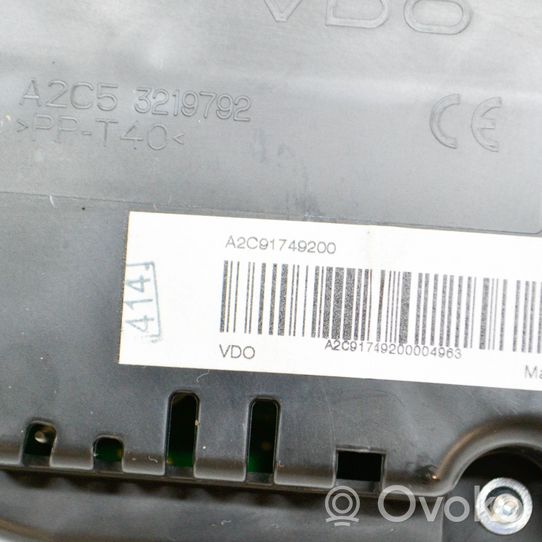 Volkswagen PASSAT B7 Spidometrs (instrumentu panelī) 3AA920971A