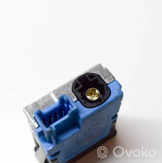 BMW 7 G11 G12 USB socket connector 8711939