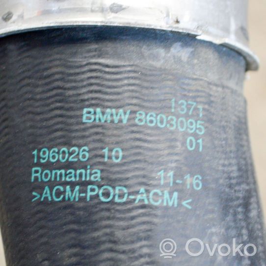 BMW X5 F15 Tube d'admission de tuyau de refroidisseur intermédiaire 8603095