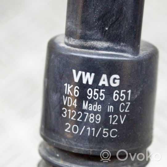 Volkswagen PASSAT B7 Pompe de lave-glace de pare-brise 1K6955651