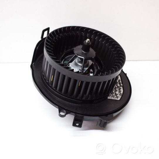 Volkswagen Golf VIII Mazā radiatora ventilators 5WA907521