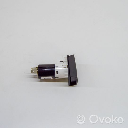 KIA Niro USB-pistokeliitin 96125M6010