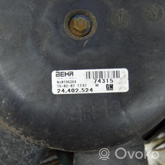 Opel Tigra B Jäähdyttimen jäähdytinpuhaltimen suojus 24402524