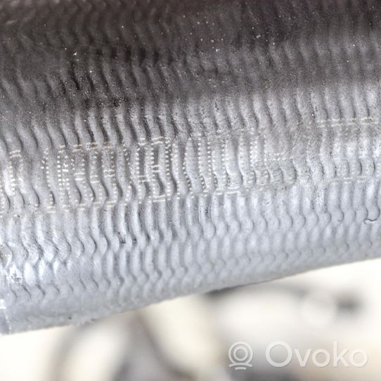 Volvo XC60 Tube d'admission de tuyau de refroidisseur intermédiaire 