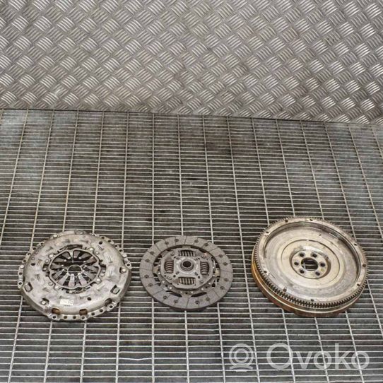 Volkswagen PASSAT B8 Clutch set kit 04L141025C