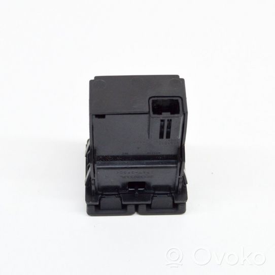 Honda CR-V Connecteur/prise USB M68558