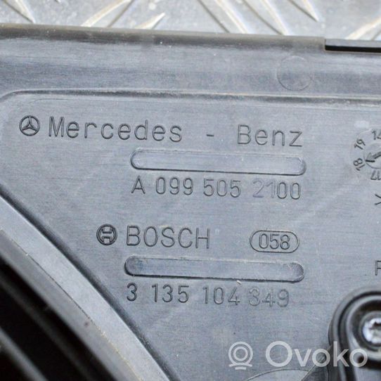 Mercedes-Benz GLC X253 C253 Jäähdyttimen jäähdytinpuhaltimen suojus 3135104349