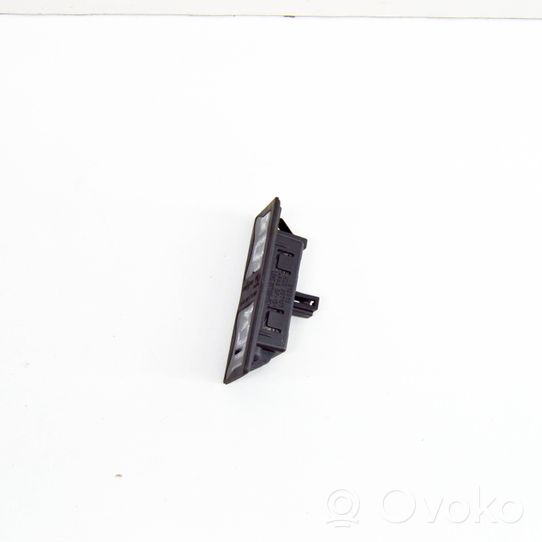 Audi Q2 - Luce targa 8W6943021A