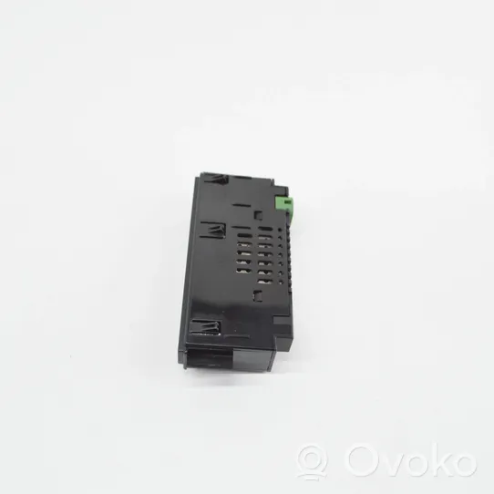 Volkswagen Golf VIII Connettore plug in USB 5NA035736