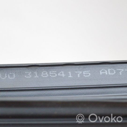 Volvo S90, V90 Etuoven lasin muotolista 31849230