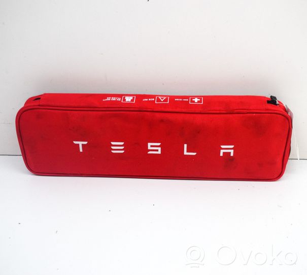 Tesla Model 3 Kit di pronto soccorso 18013189625