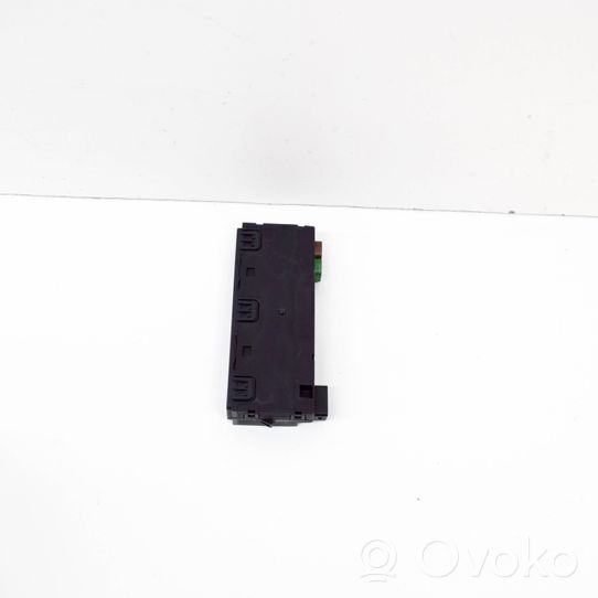 Audi A6 S6 C8 4K USB-pistokeliitin 4N0035736A