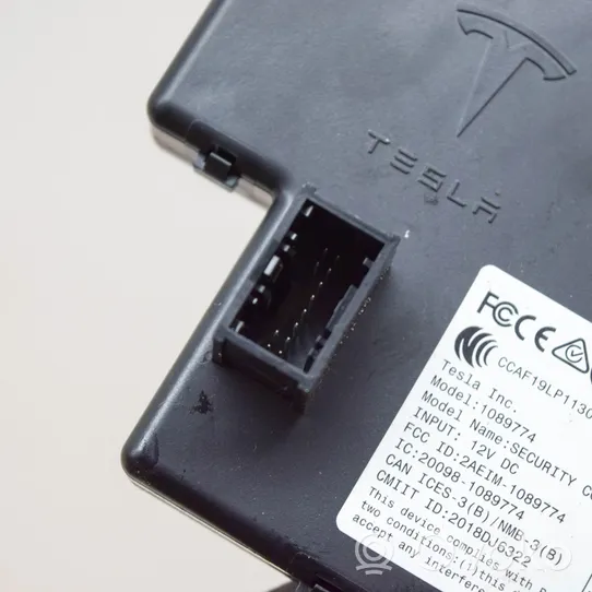 Tesla Model 3 Centrālās atslēgas vadības bloks 110024190H