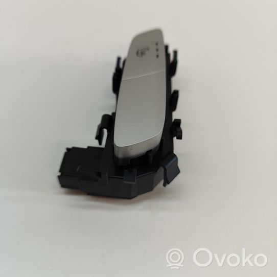 Mercedes-Benz C W205 Seat heating switch A2139057302