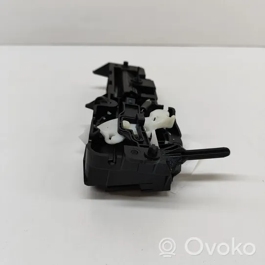 BMW i3 Rankenėlė atidarymo vidinė 7301758