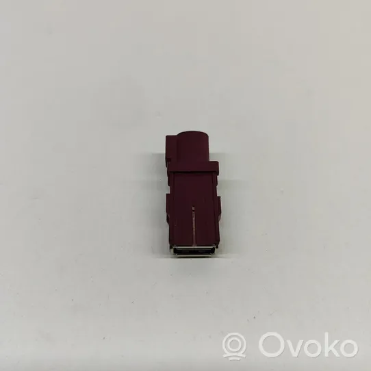 Volvo XC40 Connettore plug in USB 31438295