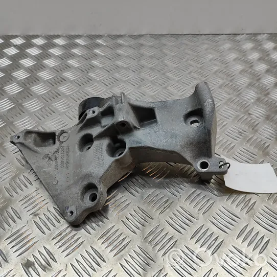 Mercedes-Benz A W176 Support de générateur / alternateur A607201009