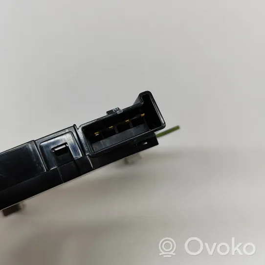 Tesla Model 3 USB-pistokeliitin 154612900D