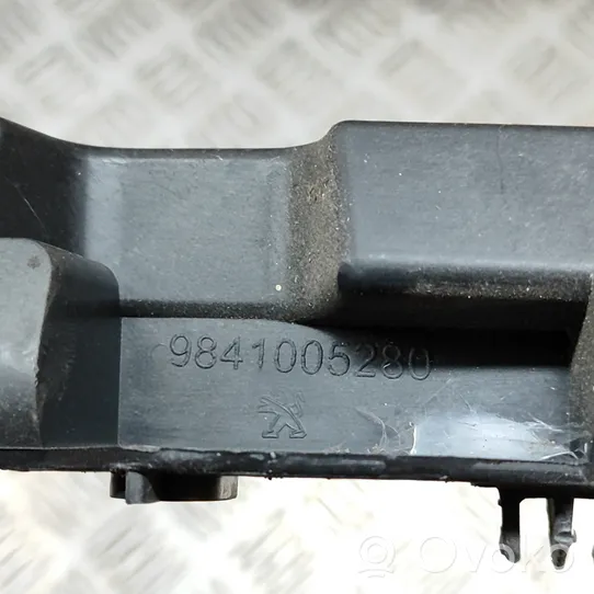 Peugeot 3008 II Support de coin de pare-chocs 9841005280