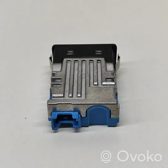 BMW 4 G22 G23 G24 G26 Gniazdo / Złącze USB 8711940