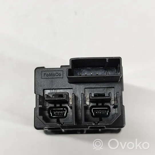 Ford Fiesta Connecteur/prise USB HS7T14F014AC