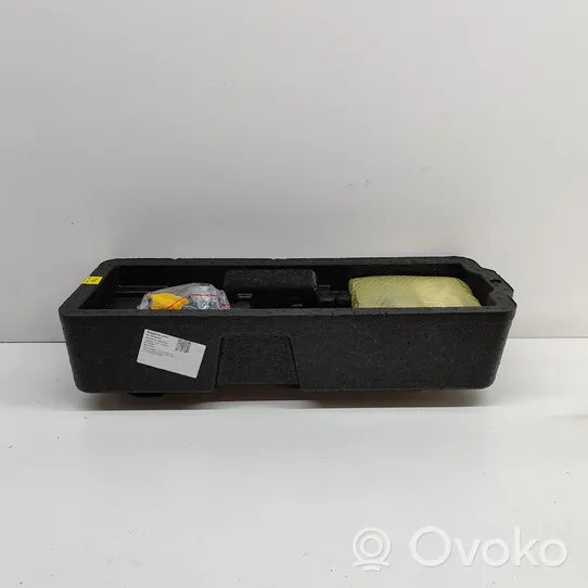 KIA Stonic Otros elementos de revestimiento del maletero/compartimento de carga 09149H8800