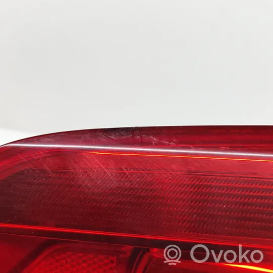 Volkswagen PASSAT B7 Lampy tylnej klapy bagażnika 3AE945094J